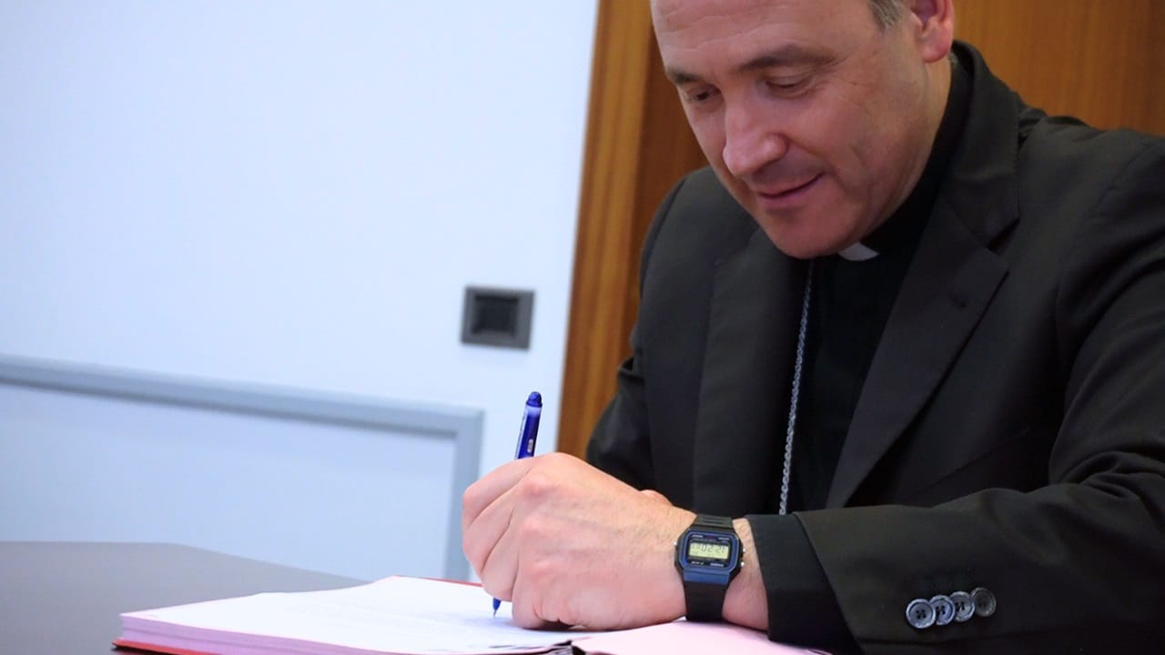 obispo-de-alcala-diocesis-antonio-prieto-firma