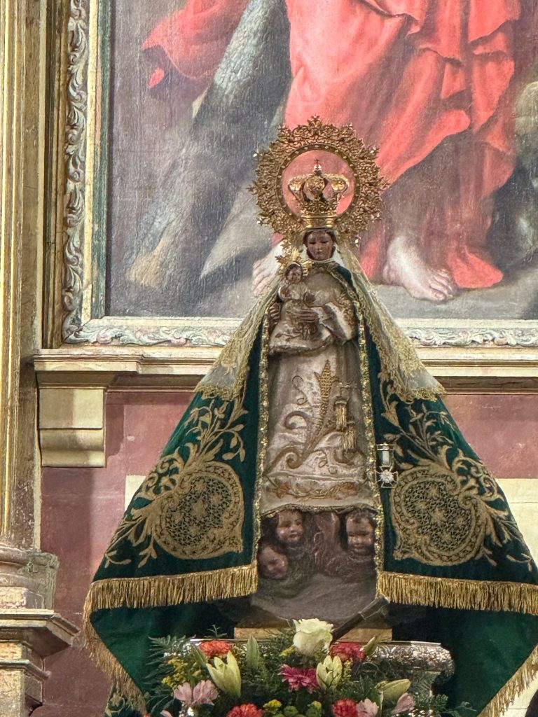 Virgen de Alarilla manto verde