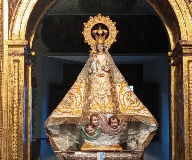 Virgen de Alarilla en su camarín