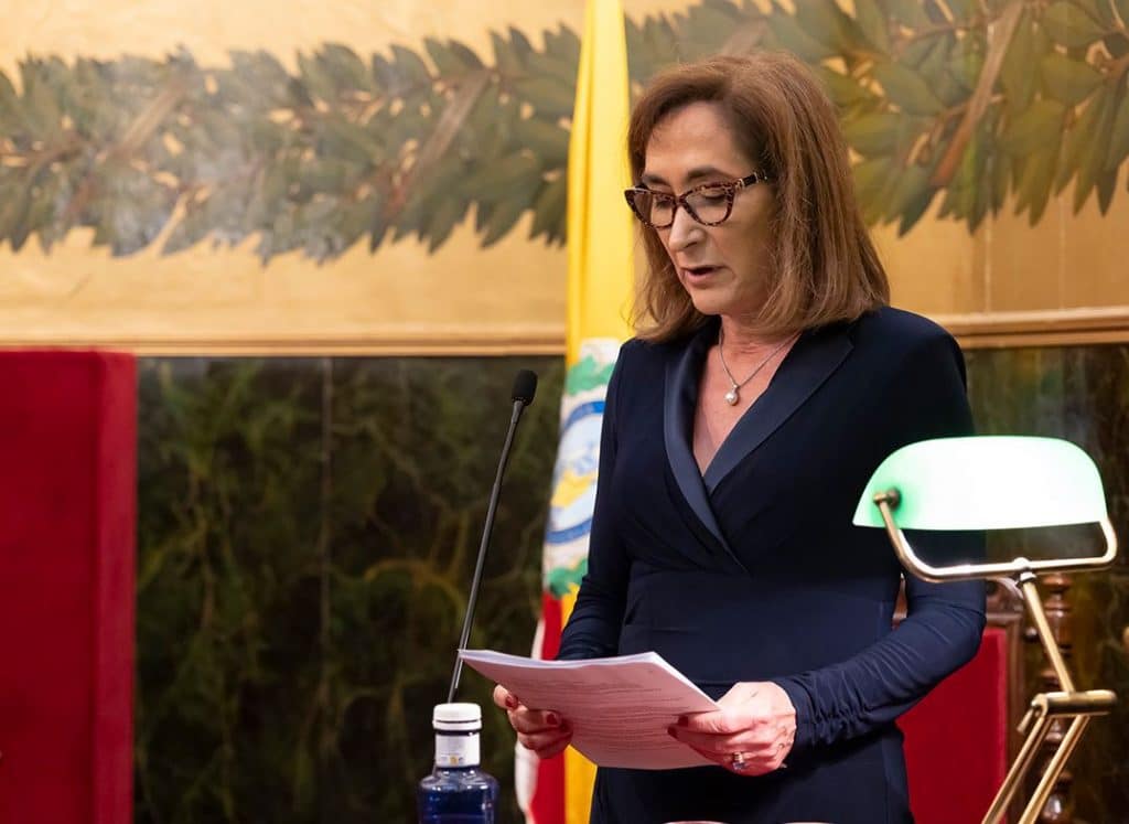 ANA ISABEL DURANTE LA LECTURA DE SU DISCURSO
